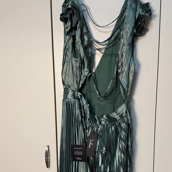 Elegant Sage Green Pleated Evening Dress - Picture 6 of 11